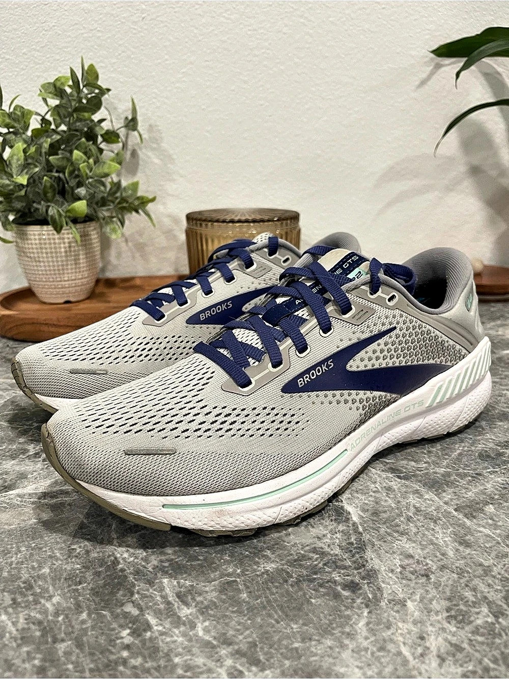 Brooks Adrenaline GTS 22 Running Shoes Gray Blue Women's Size 10